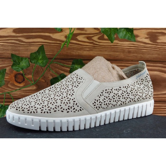 JSport Size 5.5 M Beige Round Toe Flats Synthetic Women - Picture 1 of 7